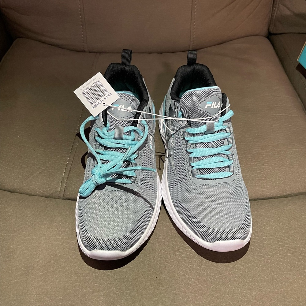 Brand new never worn women’s FLA tennis shoes. See pictures for details.